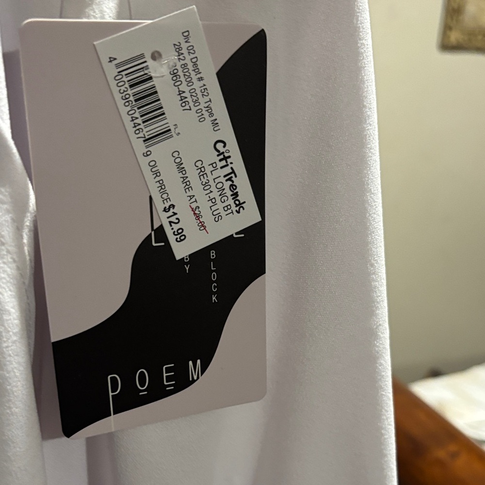 Women's White Cargo Pants
Not true to size. 3xl talla. Should fit size 18/20. - Picture 4 of 4